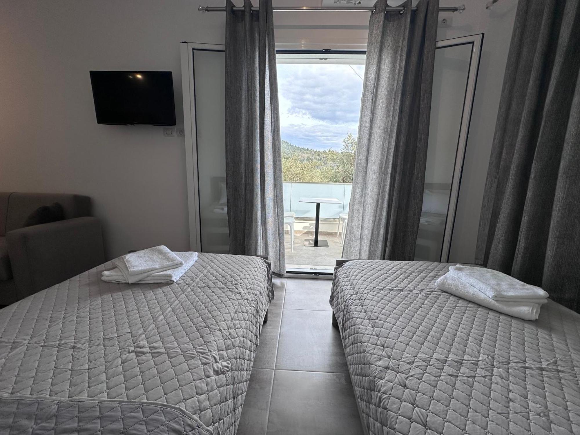 Vila Melina Himare Exterior photo