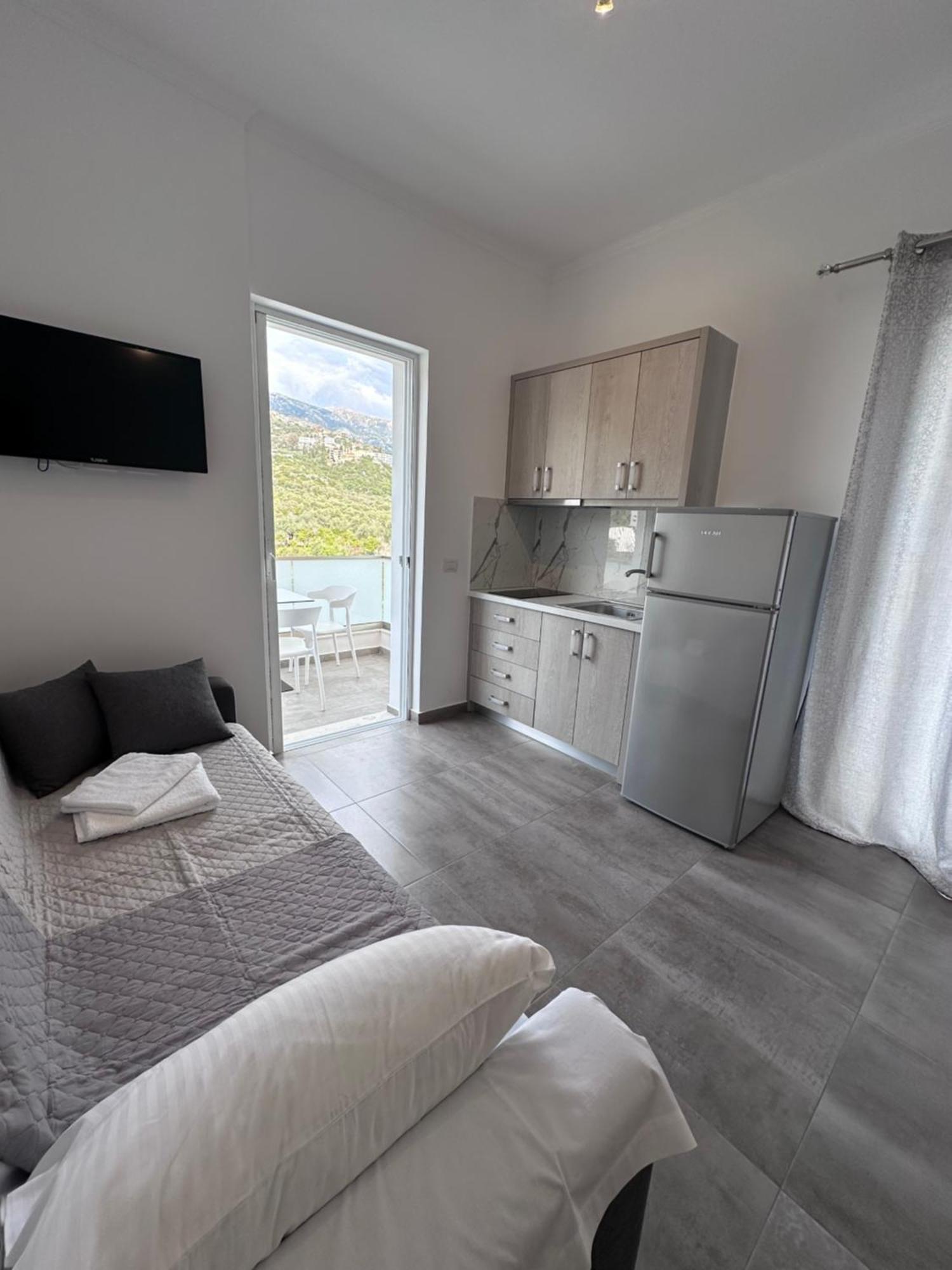 Vila Melina Himare Exterior photo